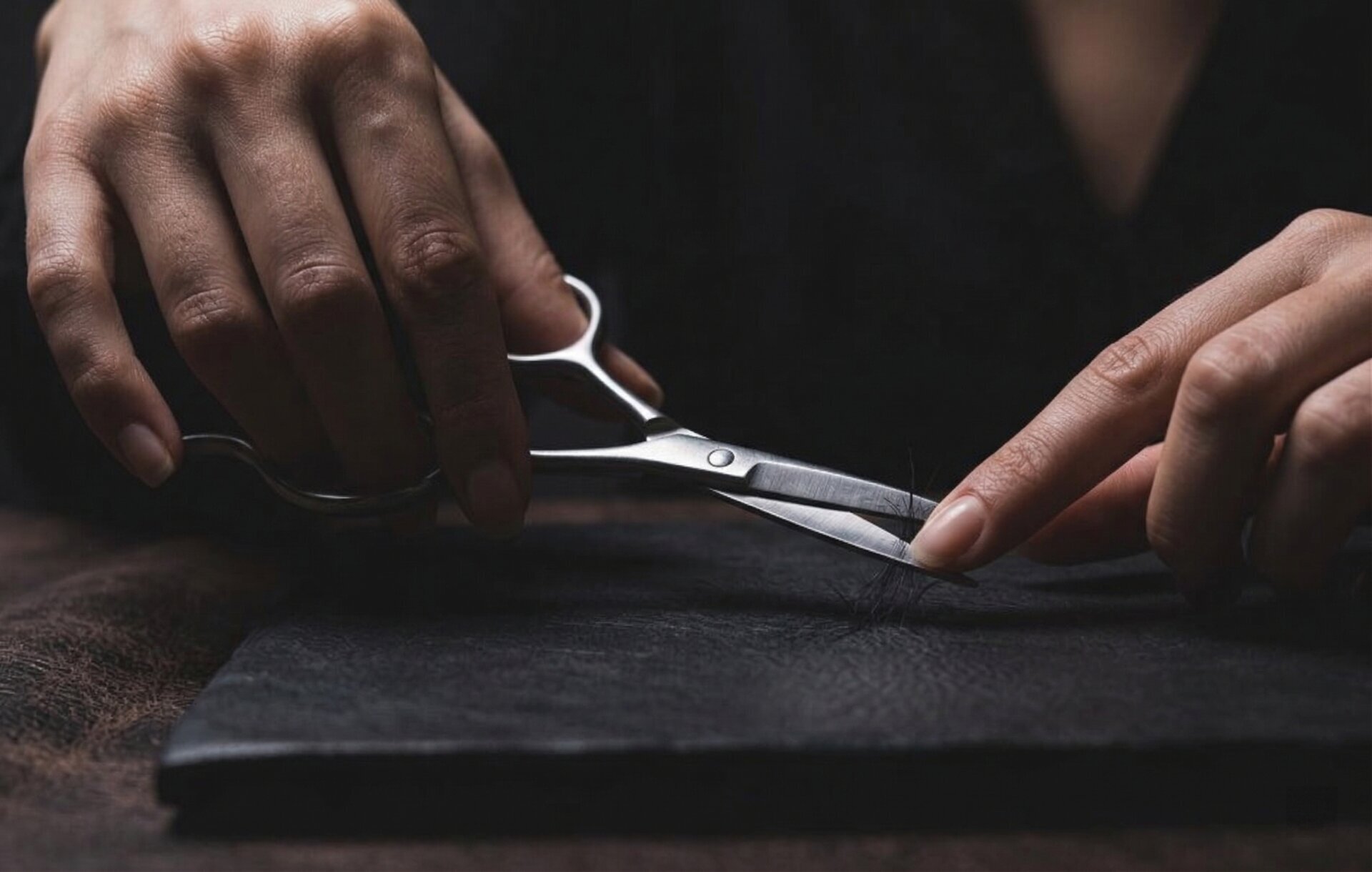 Mina Jay hair cutting scissor demonstrating a precise single-strand cut